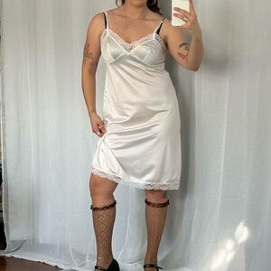 𓆩♡𓆪 Vintage Lace Trim Slip Dress